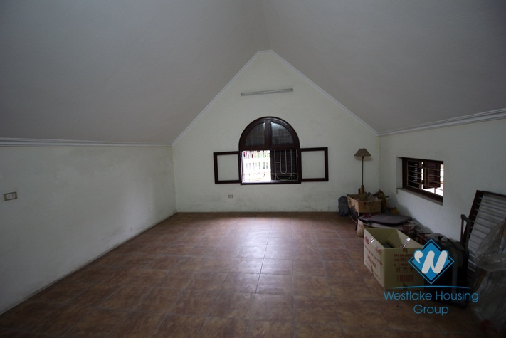 Quiet house with 5 bedrooms for rent in Nguyen Khang st, Cau Giay district, Ha Noi